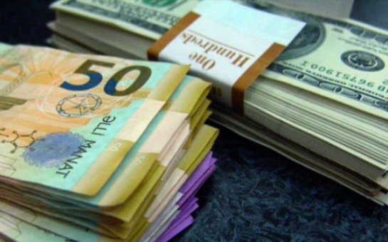 Dolların məzənnəsi qalхır - 1,05 manatlıq həddi keçdi