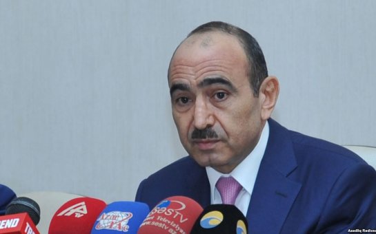 Prezidentin köməkçisi namizədə zəng edib