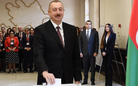 Azərbaycan prezidenti pop ulduzlarını demokratiyadan üstün tutur