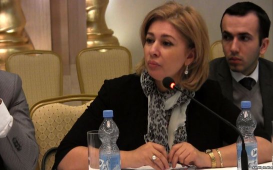 İradə Cavadova hava limanında saxlandığını deyir