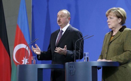 Merkellə Əliyevin birgə mətbuat konfransında Əfqan Muxtarlı ilə bağlı sual