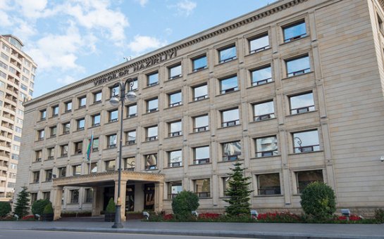 Nazirlik Xədicə İsmayıla qarşı iddiasını 17 min 992 manat azaltdı