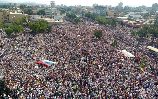 Venesuelada prezident istefaya çağırıldı - Trampdan dəstək