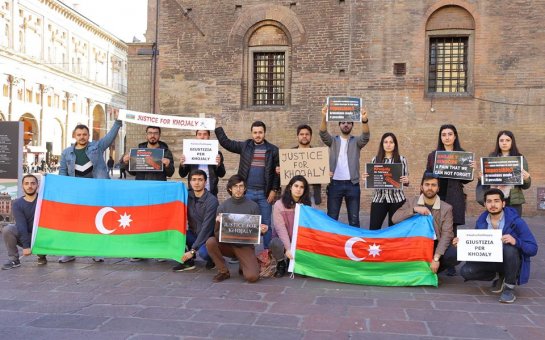 Azərbaycanlı tələbələr İtaliyada aksiya keçiriblər - FOTO