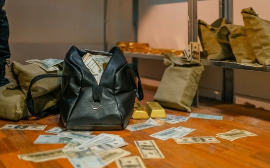 Bakıda səfirin iş otağından 35 min dollar oğurlandı