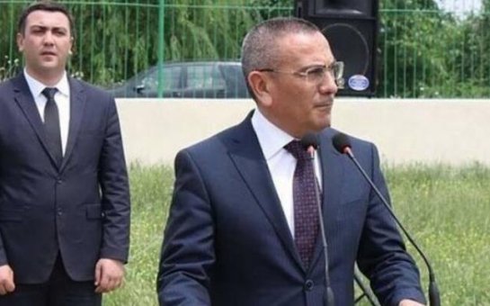 İcra başçısı Feysbuk statusuna görə iş adamını məhkəməyə verdi