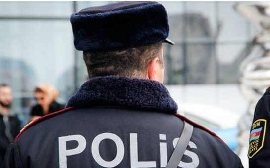 Bakıda polis cərimələdiyi şəxsi zorla poçta apardı