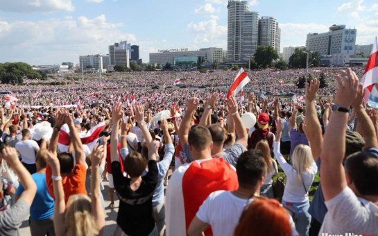 Belarusda 100 minlərlə insan Lukaşenkoya “Get!” dedi