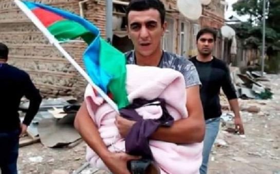 Gəncə atəşə tutuldu, yaralılar arasında körpə də var