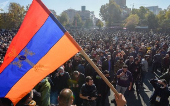 Yerevanda kütləvi etiraz aksiyası: Paşinyanın istefası tələb olunur