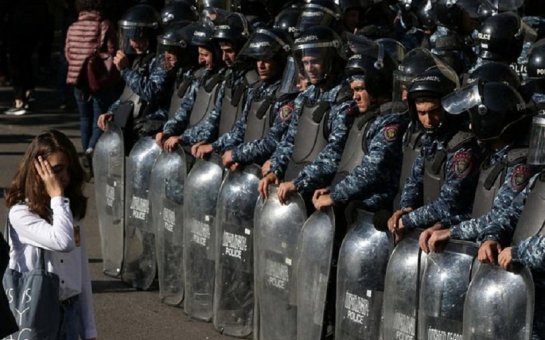 Yerevanda mitinq edənlər Paşinyana qarşı ultimatum irəli sürüb
