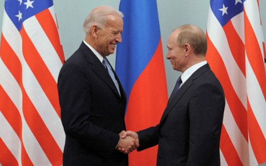 Putin Baydeni təbrik etdi