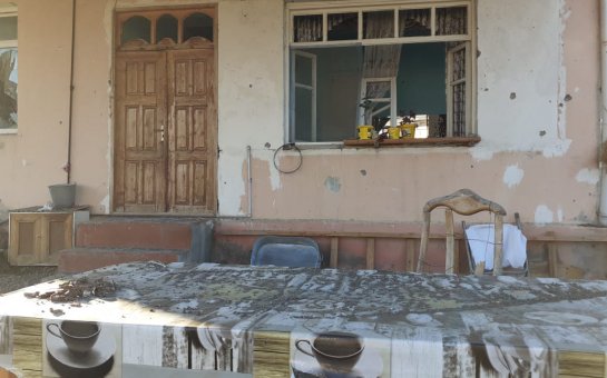 Müharibədən zərərçəkən sakin evinin təmir edilməməsindən şikayətçidir