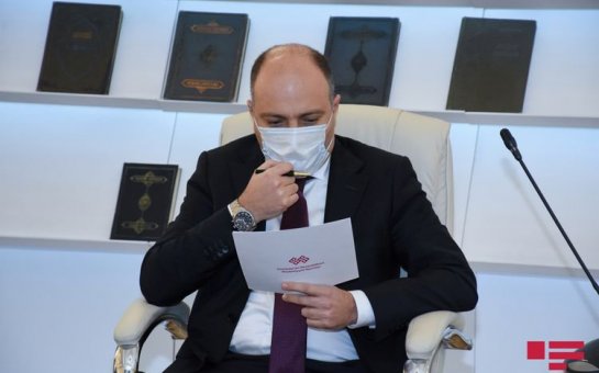 Azərbaycanda nazir yeni növ koronavirusa yoluxdu