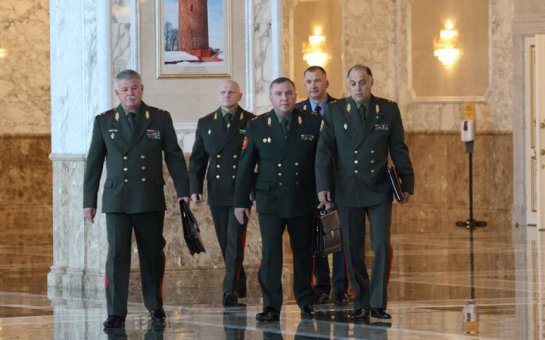 Lukaşenko mühacirləri Belarusa geri buraxmamağı əmr edib