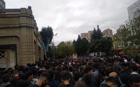 Universitetlərdə əyani tədris: BDU-da izdiham yaşandı