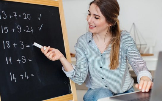 Təhsil işçilərinin əməkhaqları artırıldı