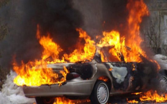 Pensiyası kəsildiyi üçün baş həkimin maşınını yandırıb