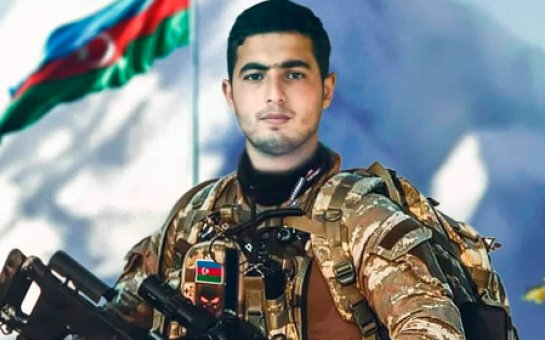 Bacı pəncərəsinə gülümsəyən şəhid məzarı