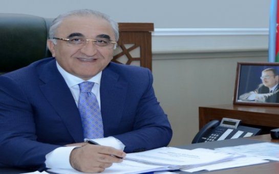 Ədalət Muradov professorları “ofsayd”a salır