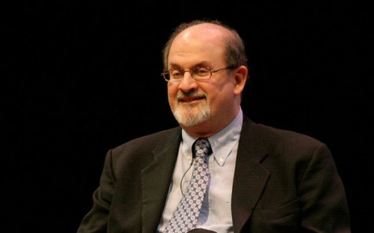 Bıçaqlanan yazıçı Salman Rüşdi bir gözünü itirə bilər