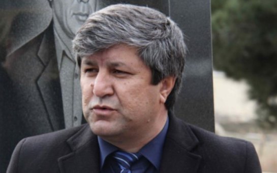 Əvəz Zeynallı prokurorluğu məhkəməyə verib