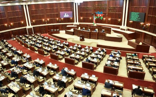 Babək Səmidlinin səs yazısı Parlamentdə: deputatlar arasında fikir ayrılığı