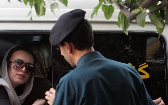 İranda əxlaq polisi ləğv edilib: hicab məsələsinə də yenidən baxılır