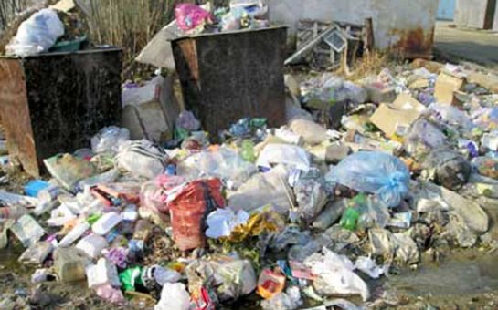 “Yeriyəndə zibil ayağa dolaşır, itlər də bir tərəfdən düşür adamın üstünə…”