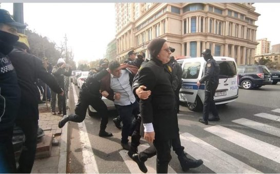 AXCP aksiya keçirdi, siyasi məhbuslara azadlıq tələb etdi