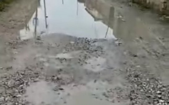 Qışda palçıqdan, yayda tozdan keçilməz olan Füzuli küçəsi