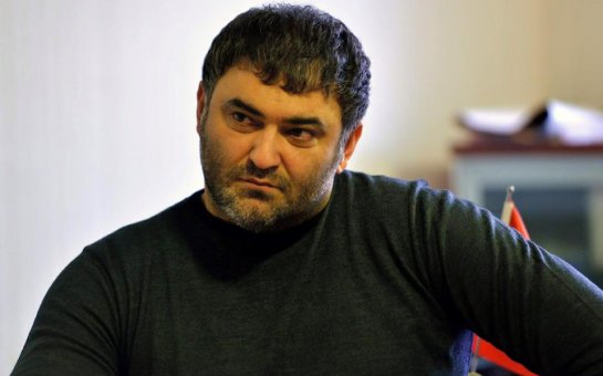 Direktora xəsarət yetirən aktyor həbs olunub