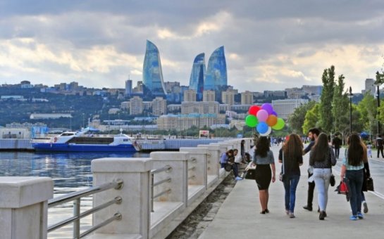Müğənni Dənizkənarı Bulvar İdarəsindən şikayətlənir