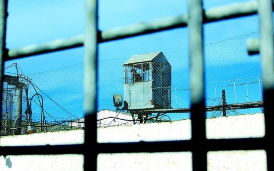 Bakıda həbsxana rəisi ustanı ölüm həddinə çatdırdı: ağzını tikdi…