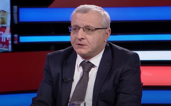 Suren Surenyans: “Qarabağ itirildi, barı Ermənistanı saxlayaq”