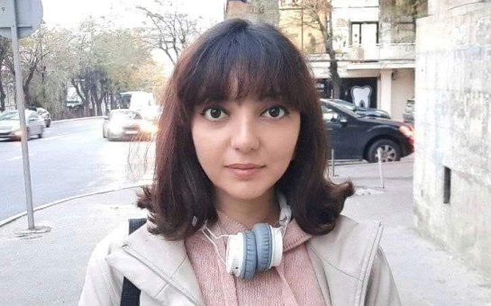 Məhkəmə jurnalist Elnarə Qasımovanın həbs müddətini uzadıb