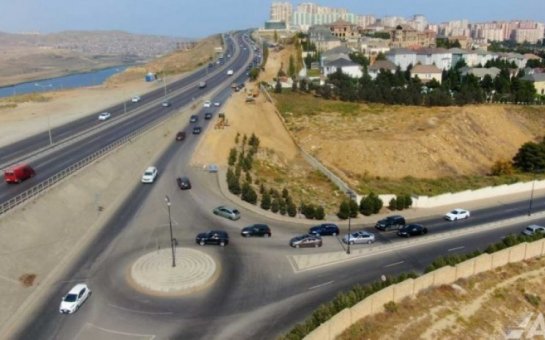 Bakı Dairəvi Yoluna qaya parçaları düşüb, nəqliyyatın hərəkətinə mane olub